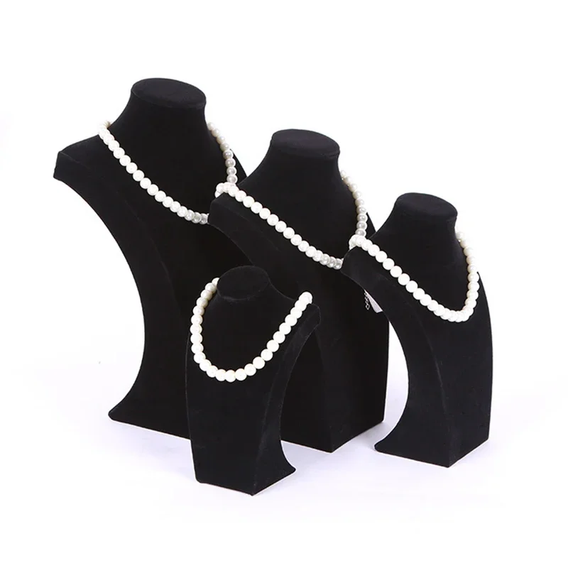 Velvet Portrait Necklace Displ - Body Jewelry Display Ideas recension och pris
