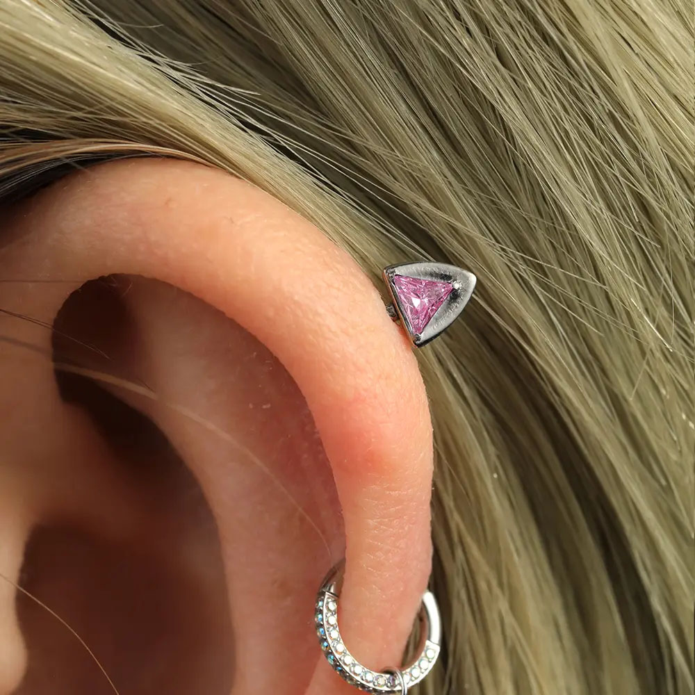 G23 Titanium Internally Thread - Body Jewelry Vertical Labret recension och pris